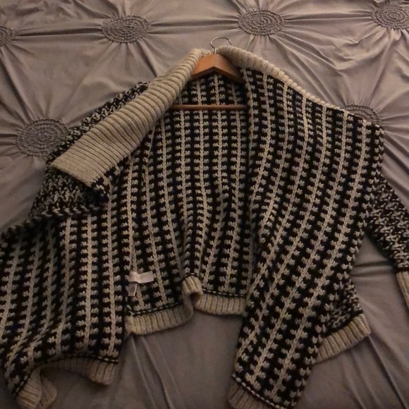 sweater - Picture 2 of 2